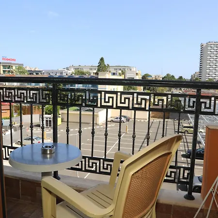 Deykin Hotel 2*