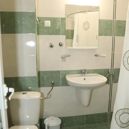 מלון Family Deykin 2*