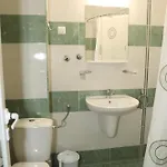 Hotel Family Deykin 2*